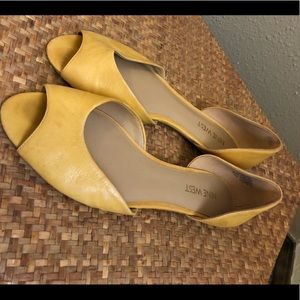 Nine West mustard yellow peep toe women’s shoes
